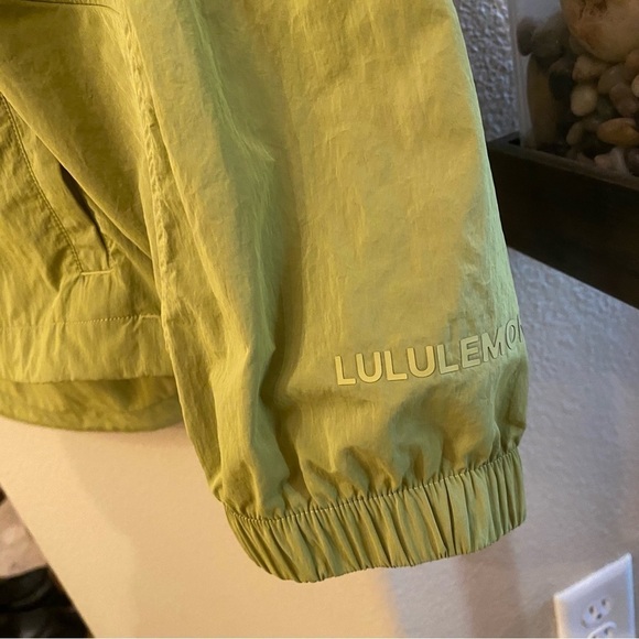 LULULEMON Women Evergreen Anorak Dew Green Packable Hoodie Windbreaker Size 12 - Picture 4 of 8